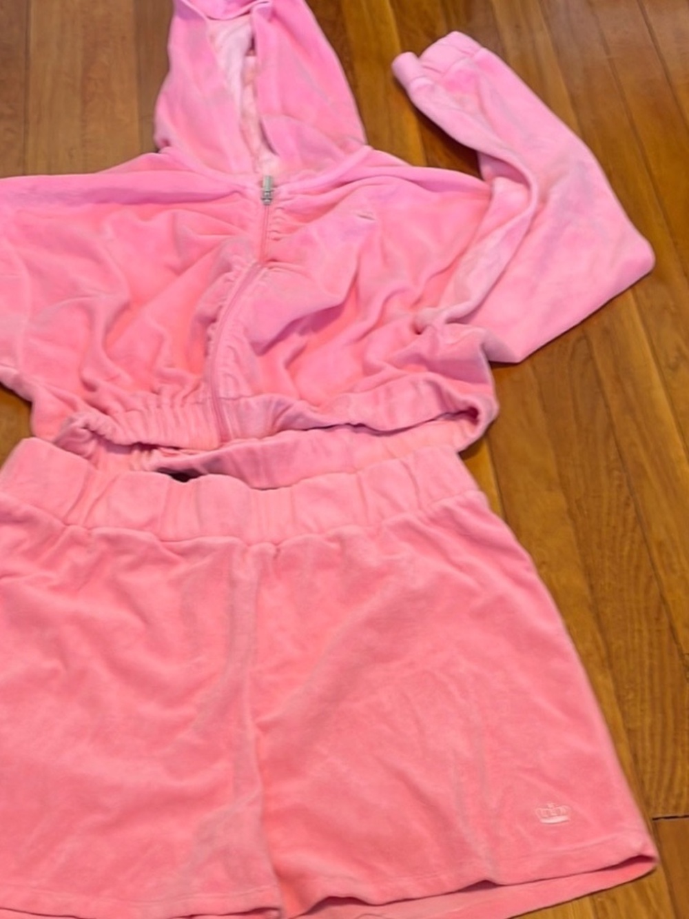 JUICY COUTURE SIZE LARGE L PINK VELOUR HOODIE AND SHORTS SET LOT5976